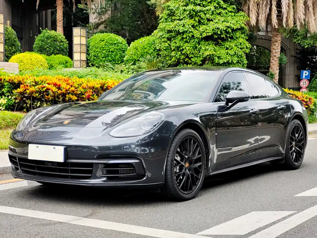 PORSCHE PANAMERA