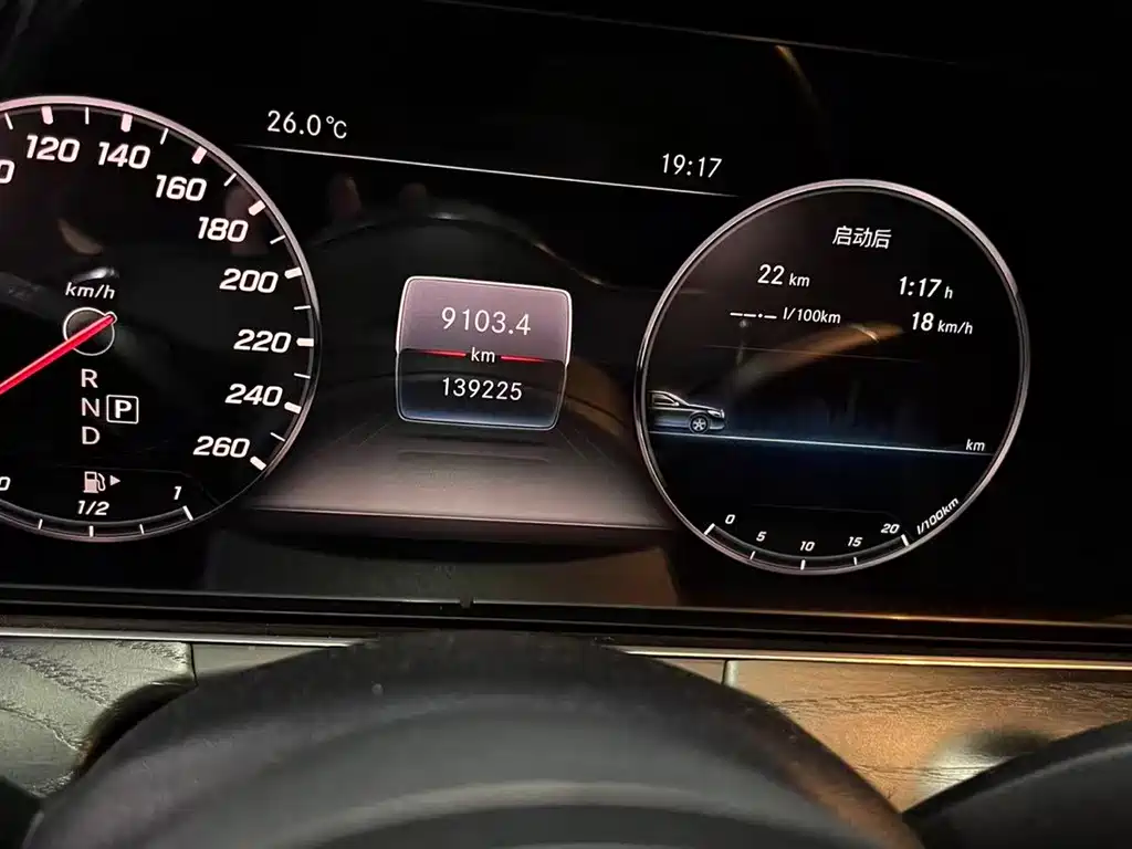 Mercedes-Benz E-Class — миниатюра 11
