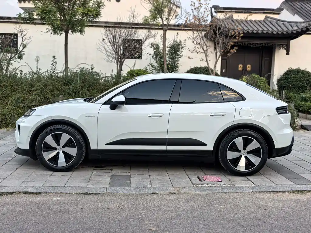 Porsche Macan EV — миниатюра 5