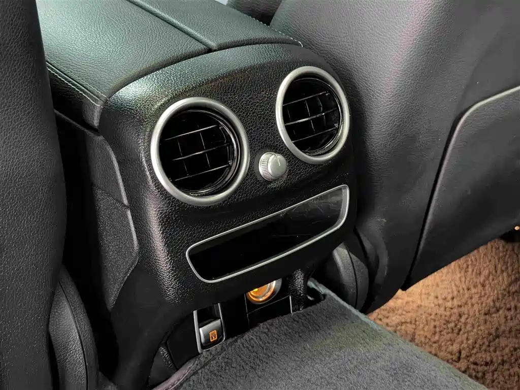Mercedes-Benz C-Class — миниатюра 13