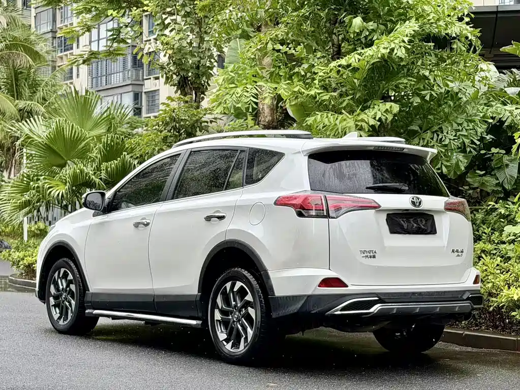 Toyota RAV4 — миниатюра 7