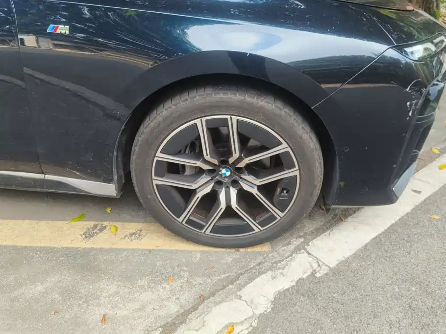 BMW 7 Series — миниатюра 6