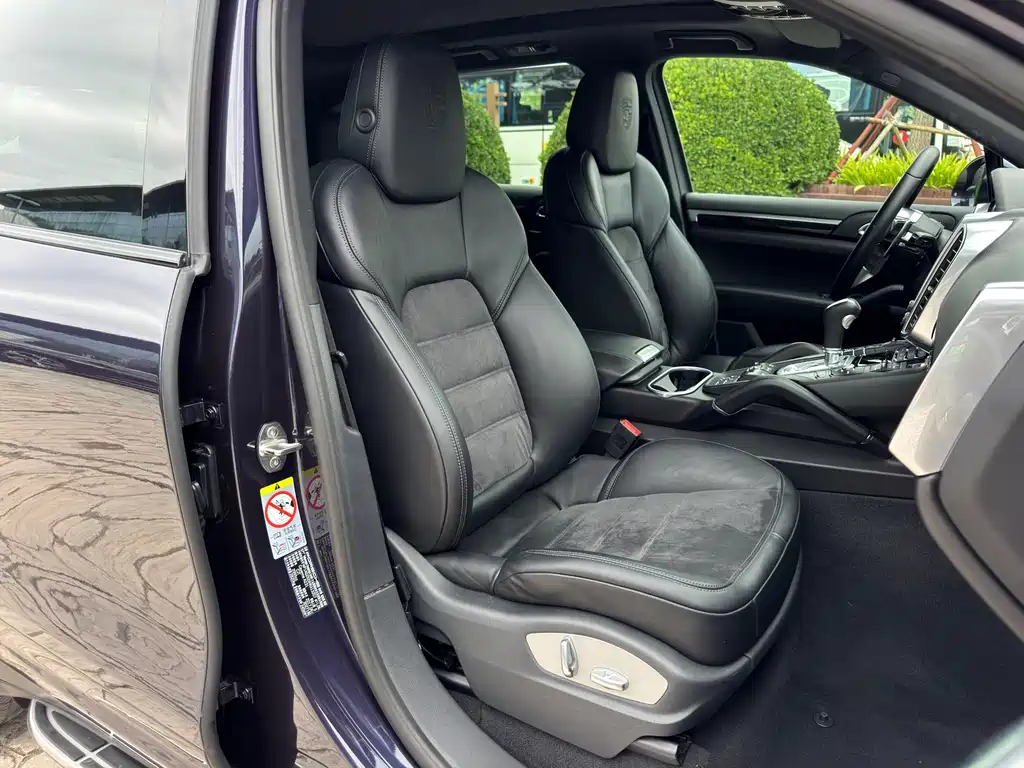 Porsche Cayenne — миниатюра 12
