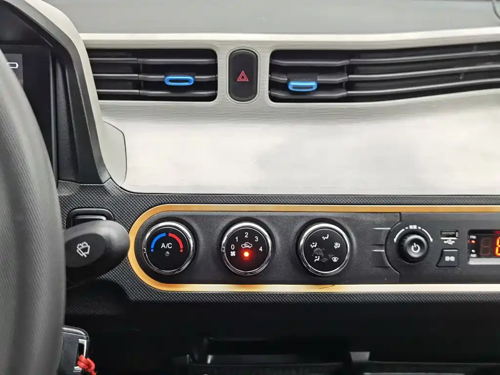 Wuling MINIEV — миниатюра 12