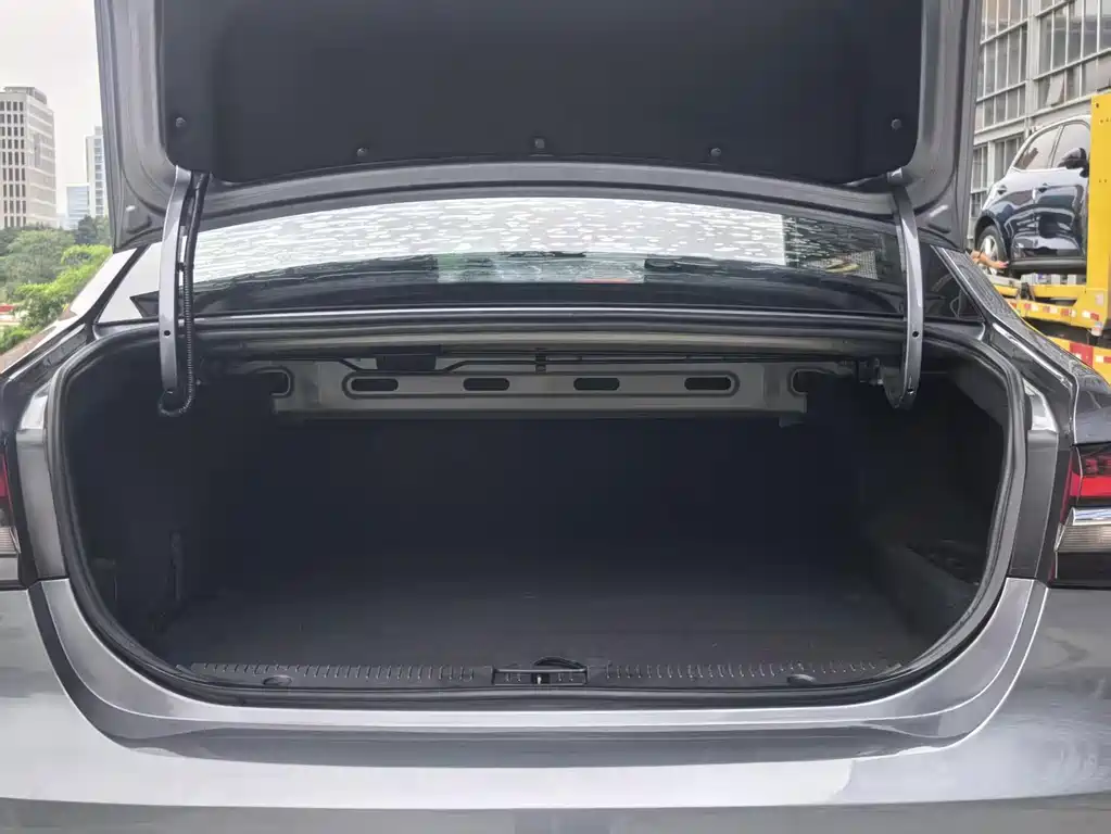 Roewe i6 MAX New Energy — миниатюра 7