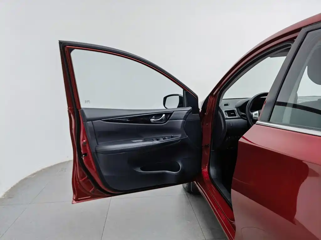 Nissan Tiida — миниатюра 8