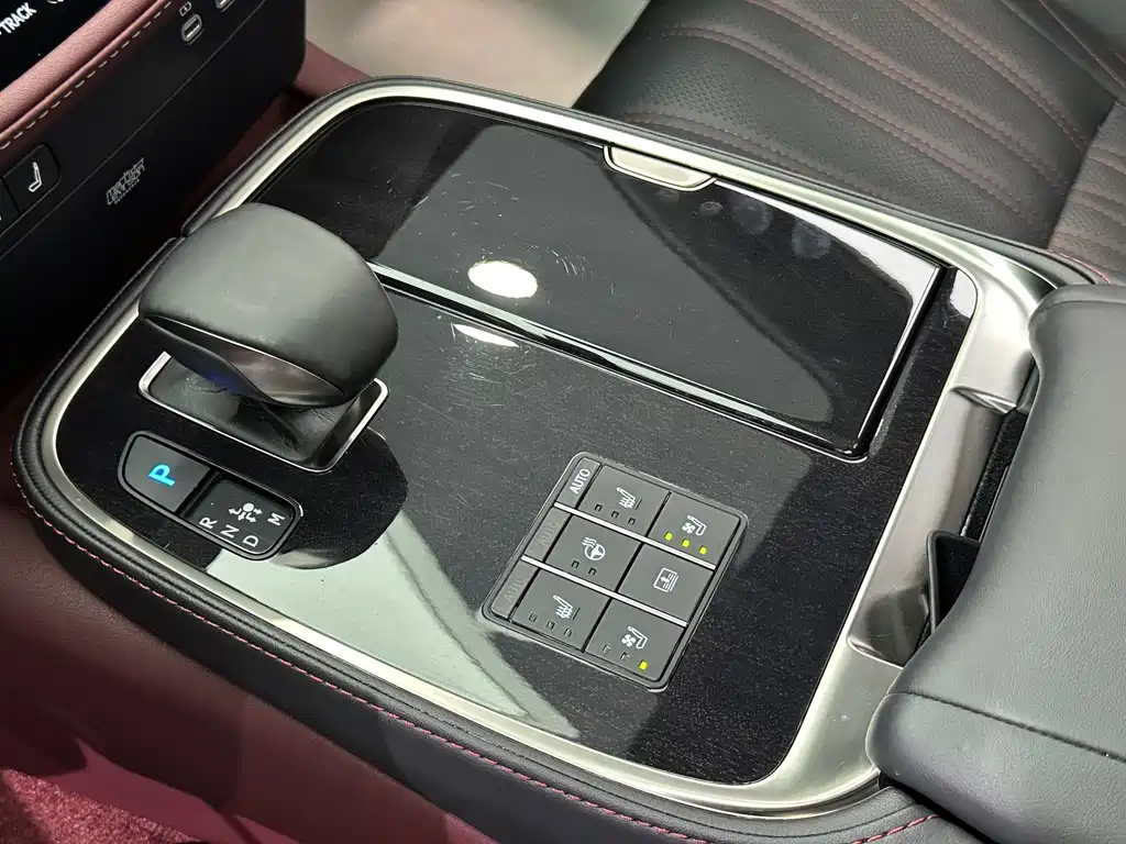 Lexus LS — миниатюра 17