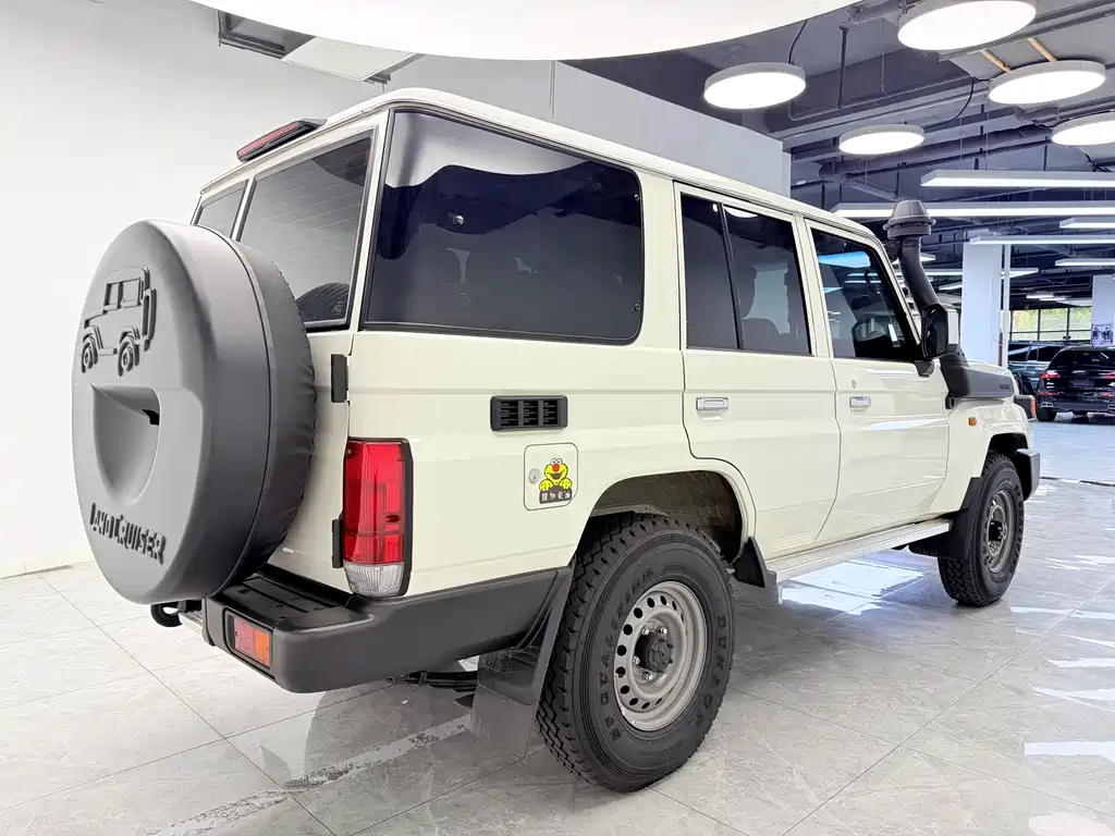 Toyota Land Cruiser LC76 2025 2.8T 40