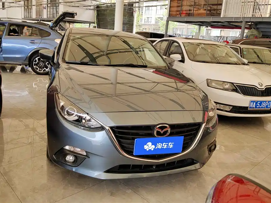 Mazda Mazda3 3 2014 1.5L AT Luxury