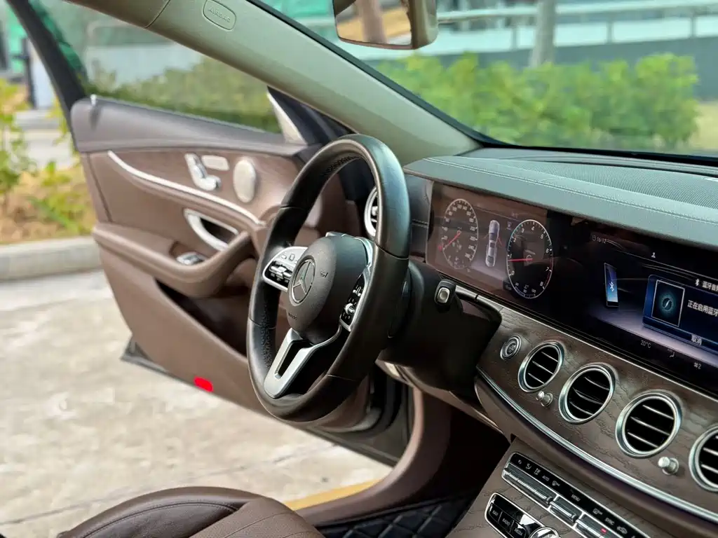 MERCEDES-BENZ E CLASS