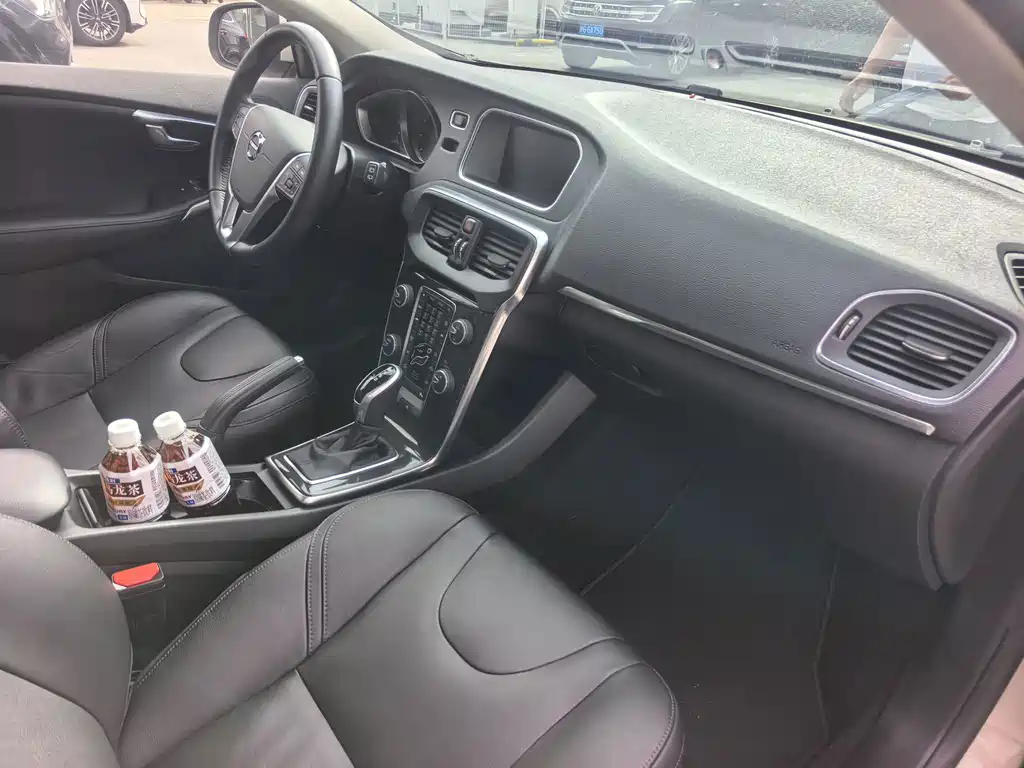 Volvo V40 — миниатюра 20