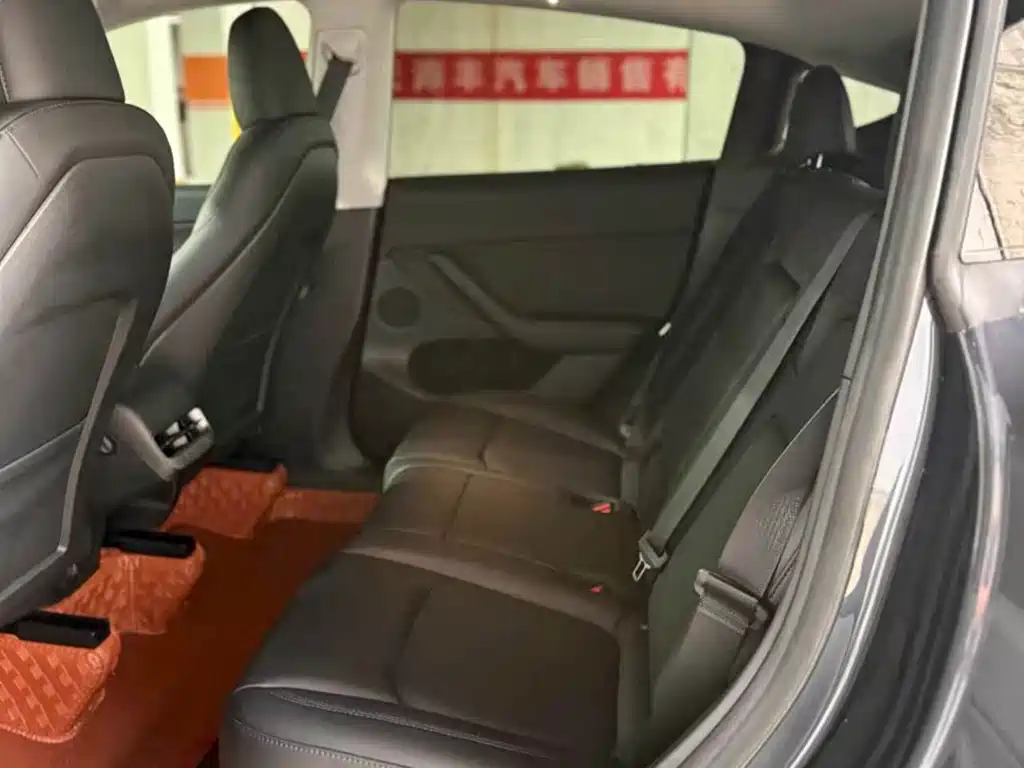 Tesla Model Y — миниатюра 9