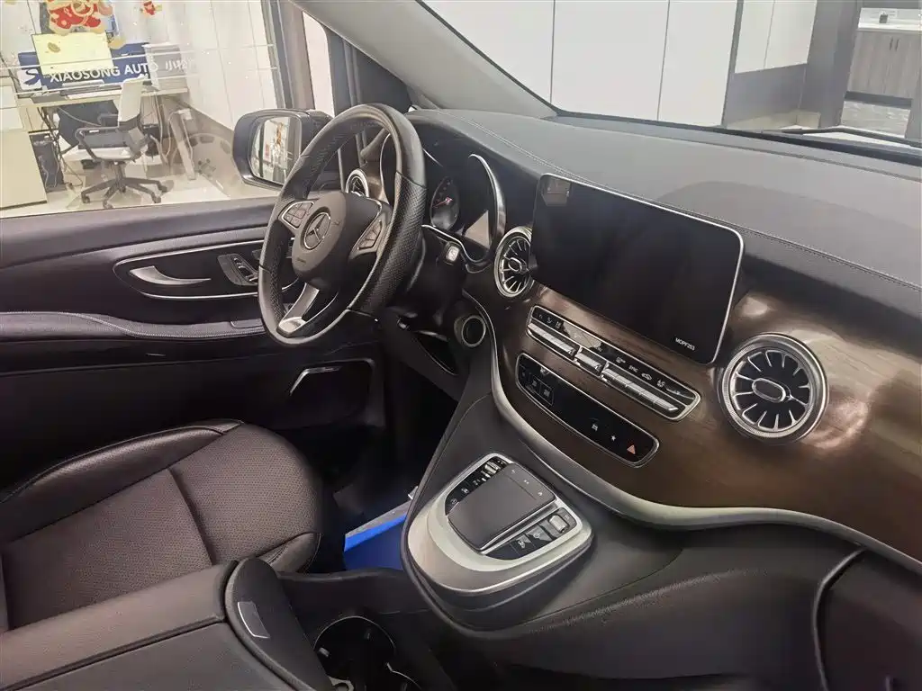 MERCEDES-BENZ V CLASS