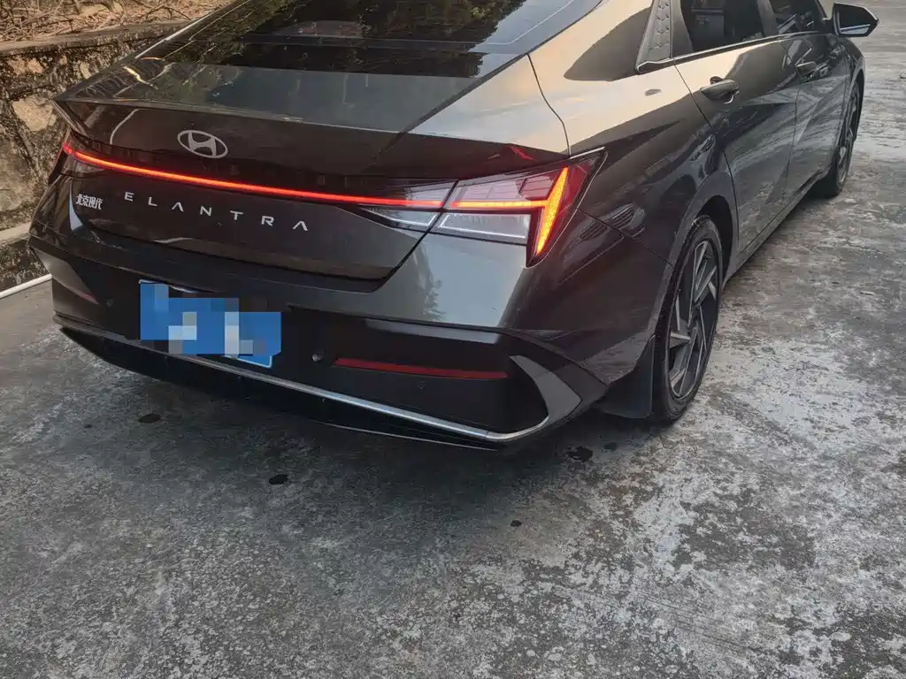 Hyundai Elantra — миниатюра 12