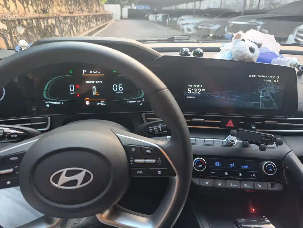 Hyundai Elantra — миниатюра 9