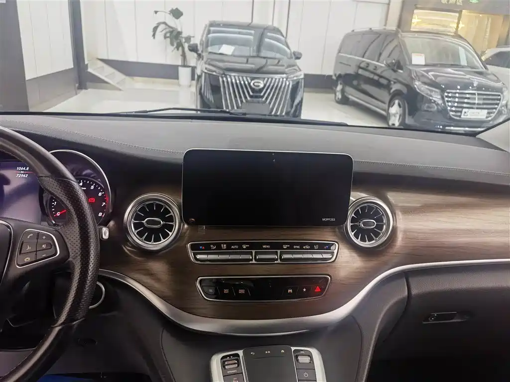 MERCEDES-BENZ V CLASS