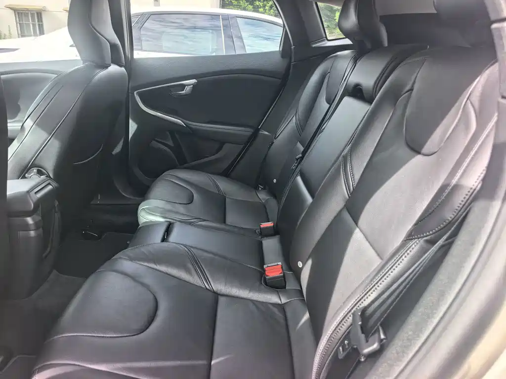 Volvo V40 — миниатюра 11