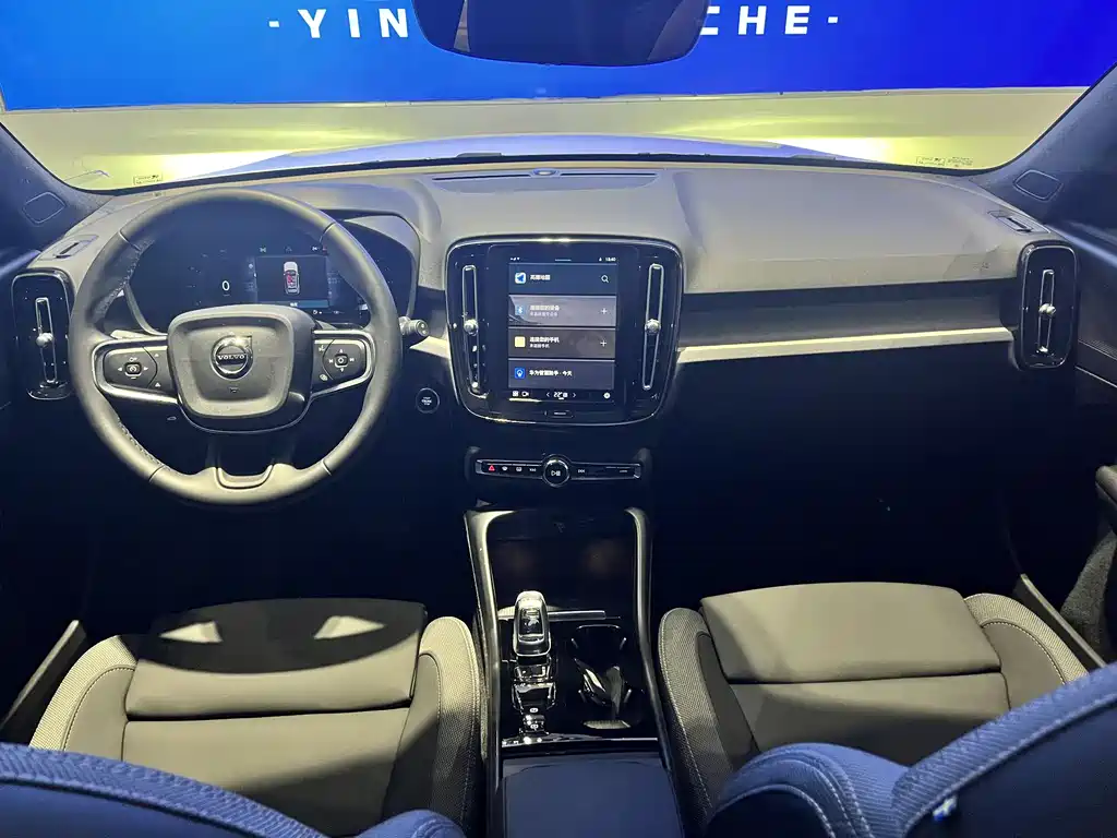 Volvo XC40 2023 B3 Luxury