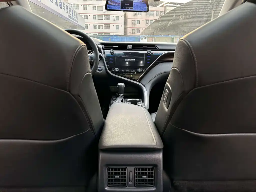 Toyota Camry — миниатюра 12