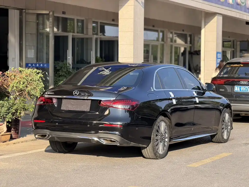 Mercedes-Benz E-Class — миниатюра 12