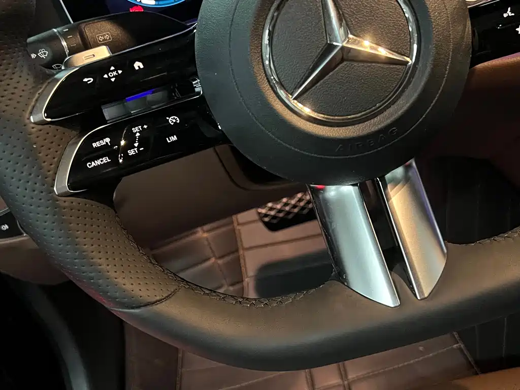 Mercedes-Benz E-Class — миниатюра 16