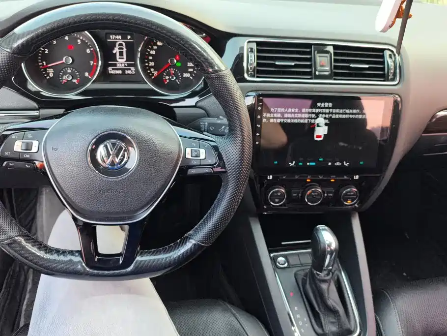 Volkswagen Sagitar — миниатюра 12