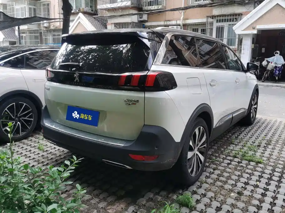 Peugeot 5008 2017 380THP 7 мест Luxury GT
