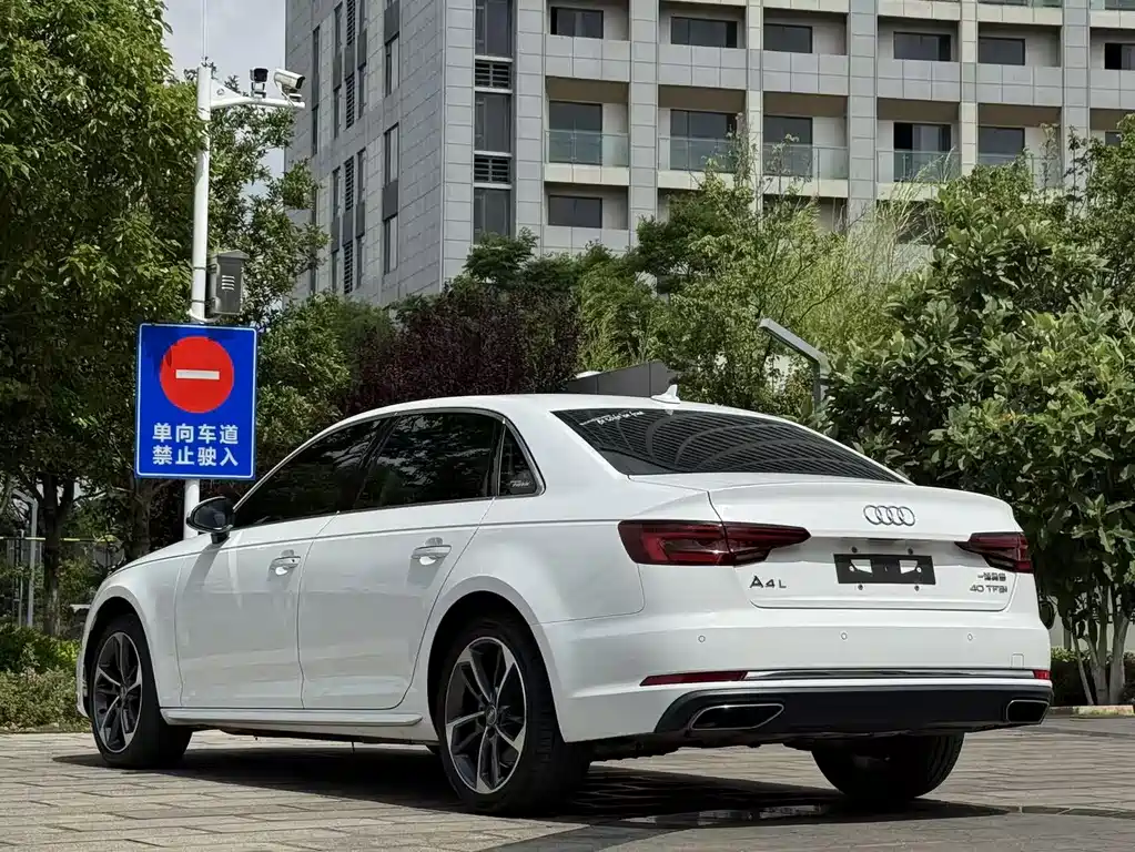 Audi A4L 2019 40 TFSI VI