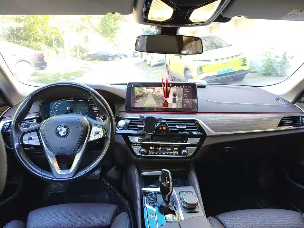 BMW 5 Series — миниатюра 8