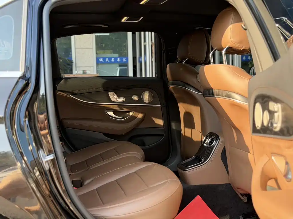 Mercedes-Benz E-Class — миниатюра 8