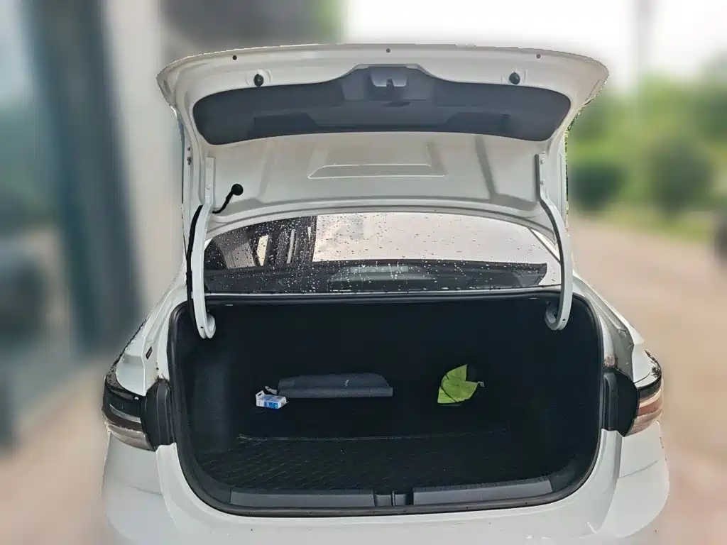 Volkswagen Lavida — миниатюра 10