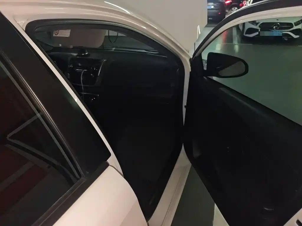 Toyota Yaris L — миниатюра 18