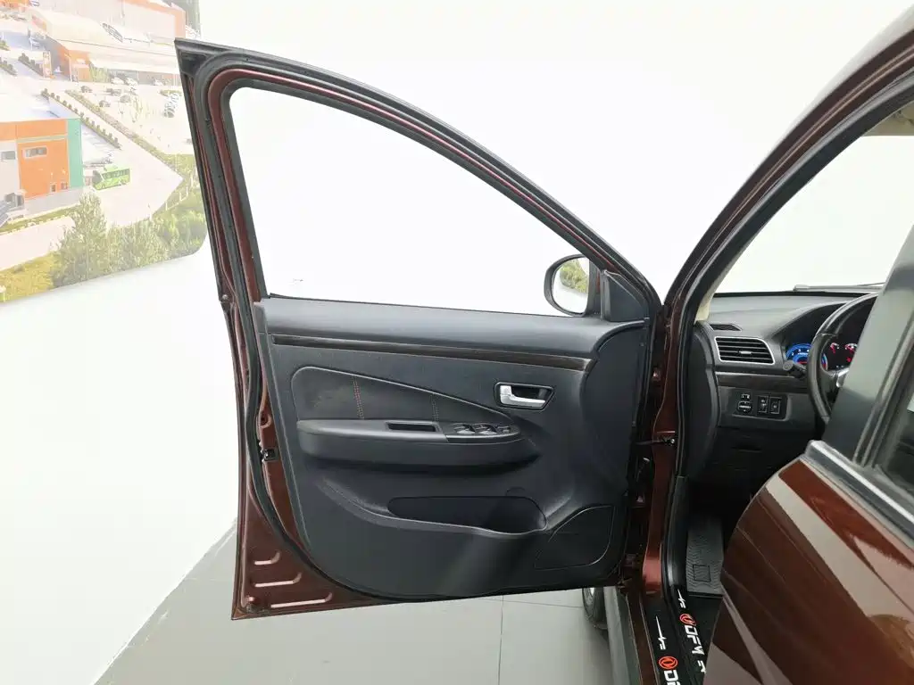 Dongfeng 370 2016 1.5L MT Luxury SFG15-02 7 мест