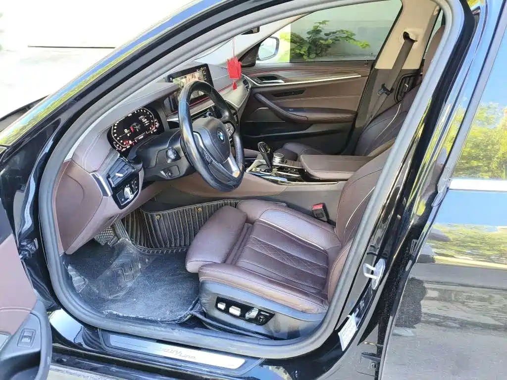 BMW 5 Series — миниатюра 9