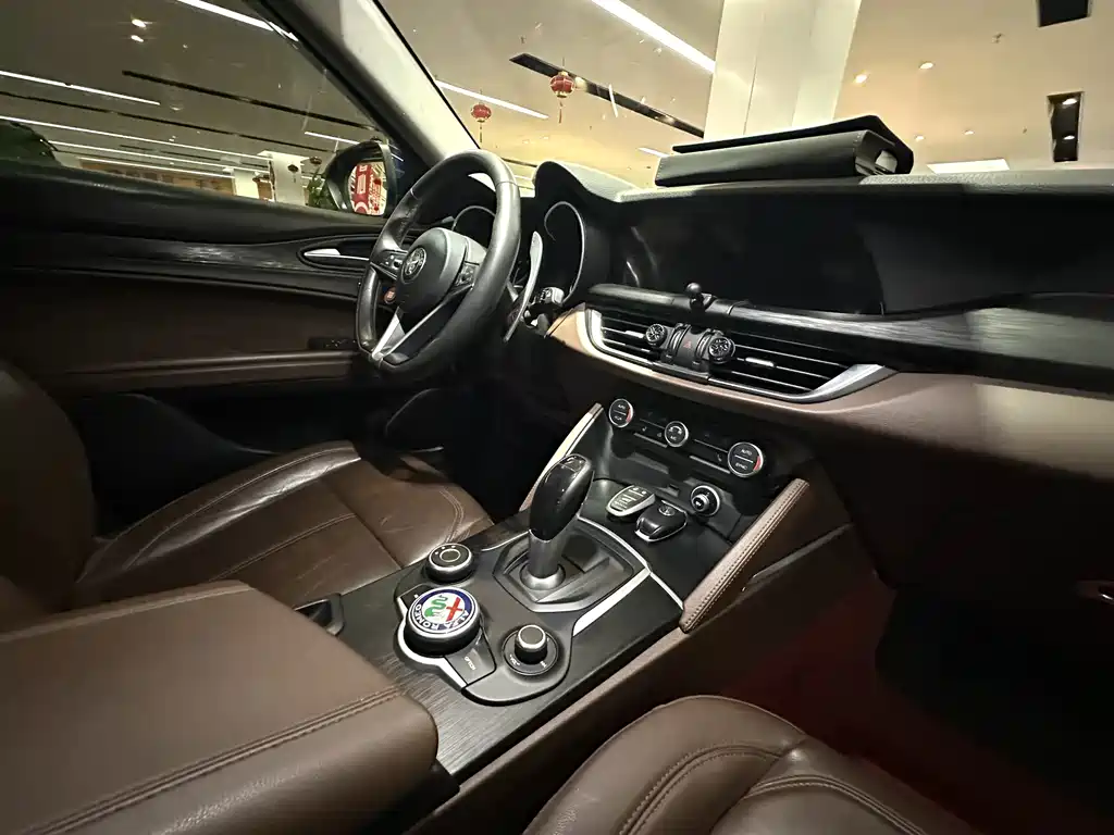 Alfa Romeo Stelvio — миниатюра 18