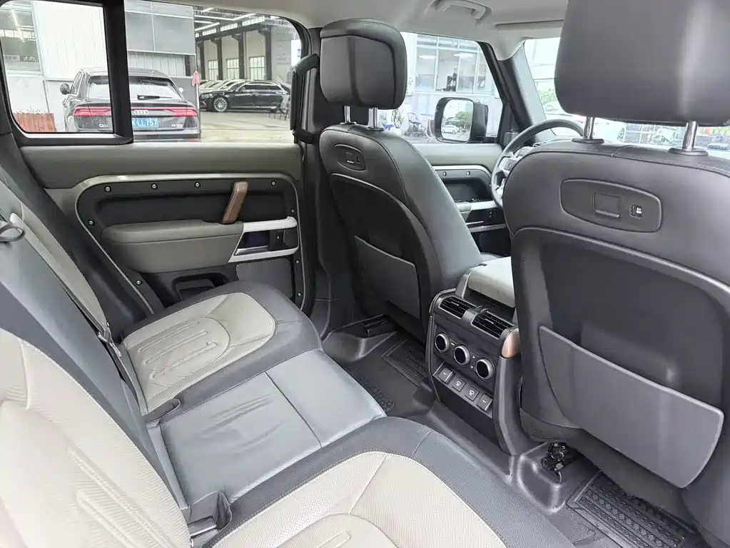 Land Rover Defender — миниатюра 6