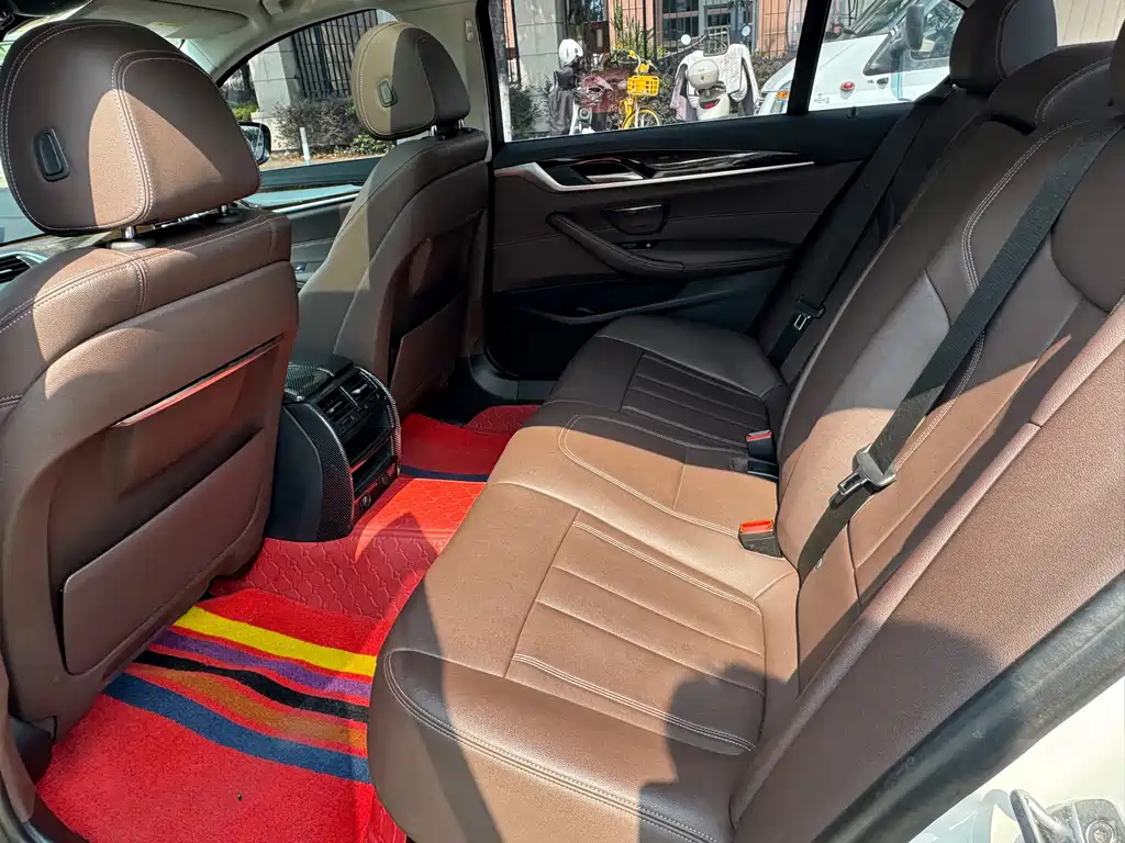 BMW 5 Series — миниатюра 5