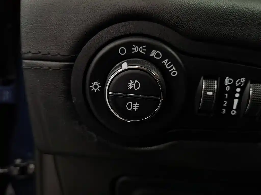 Jeep Grand Commander — миниатюра 21