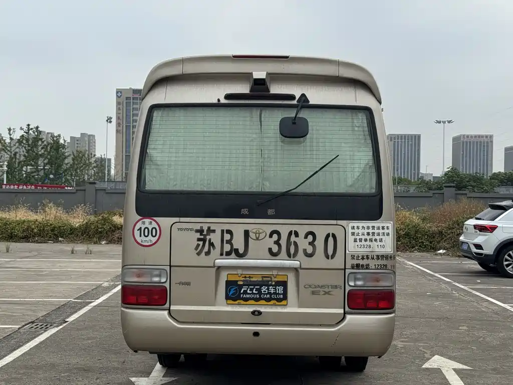 Toyota Coaster — миниатюра 4