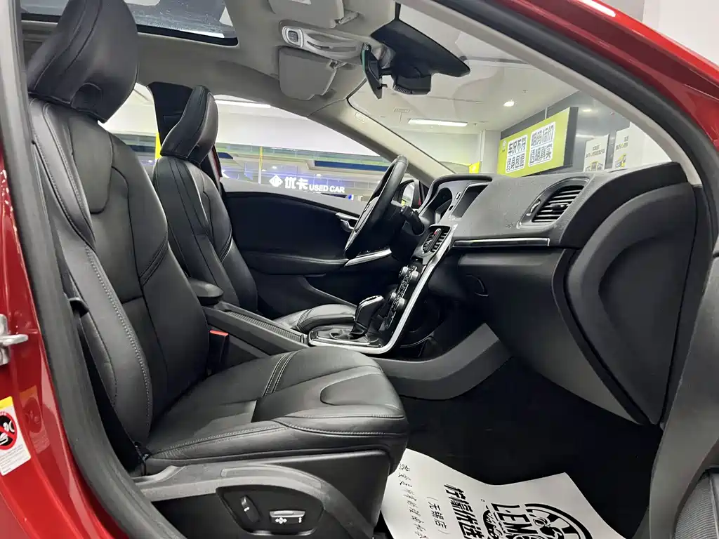 Volvo V40 — миниатюра 17