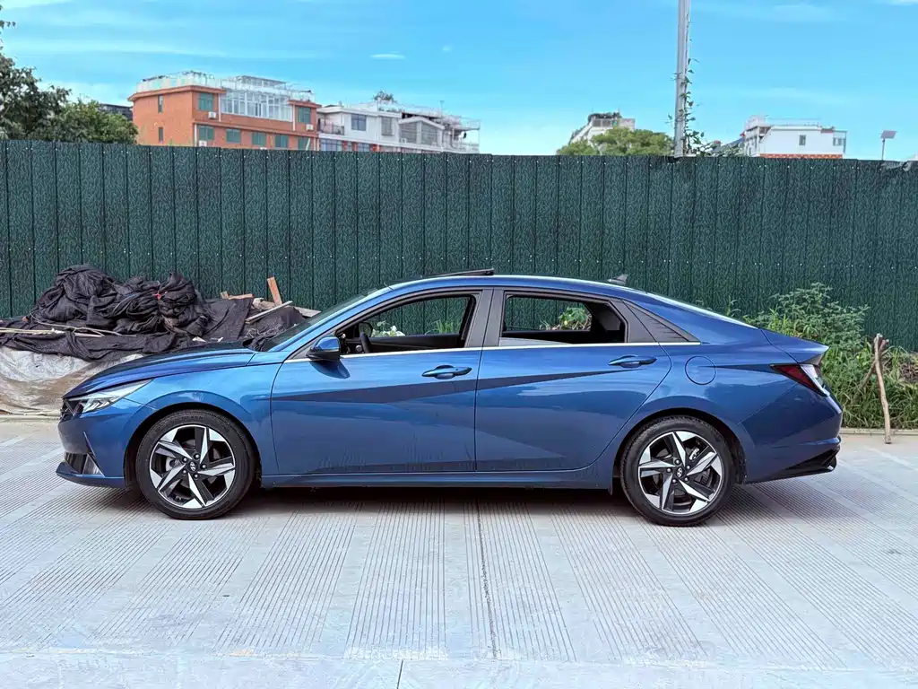 Hyundai Elantra 2021 1.5L CVT LUX Luxury