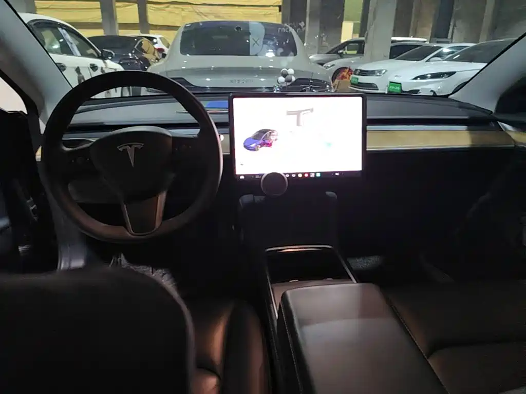 Tesla Model 3 — миниатюра 5