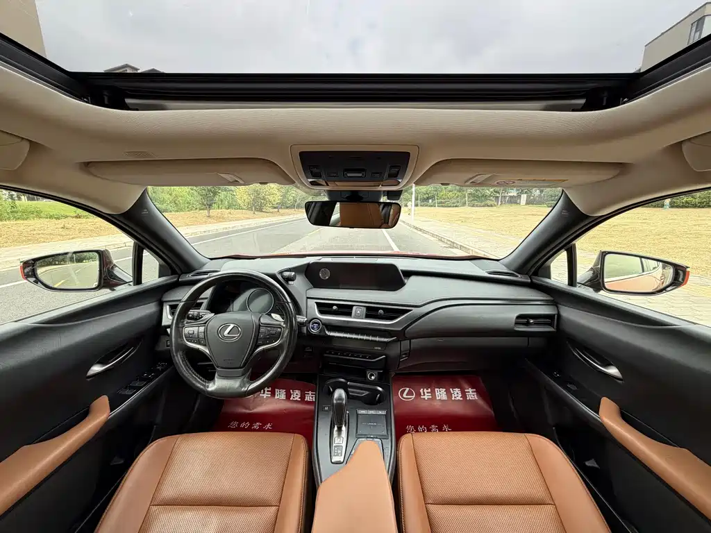 Lexus UX New Energy — миниатюра 4