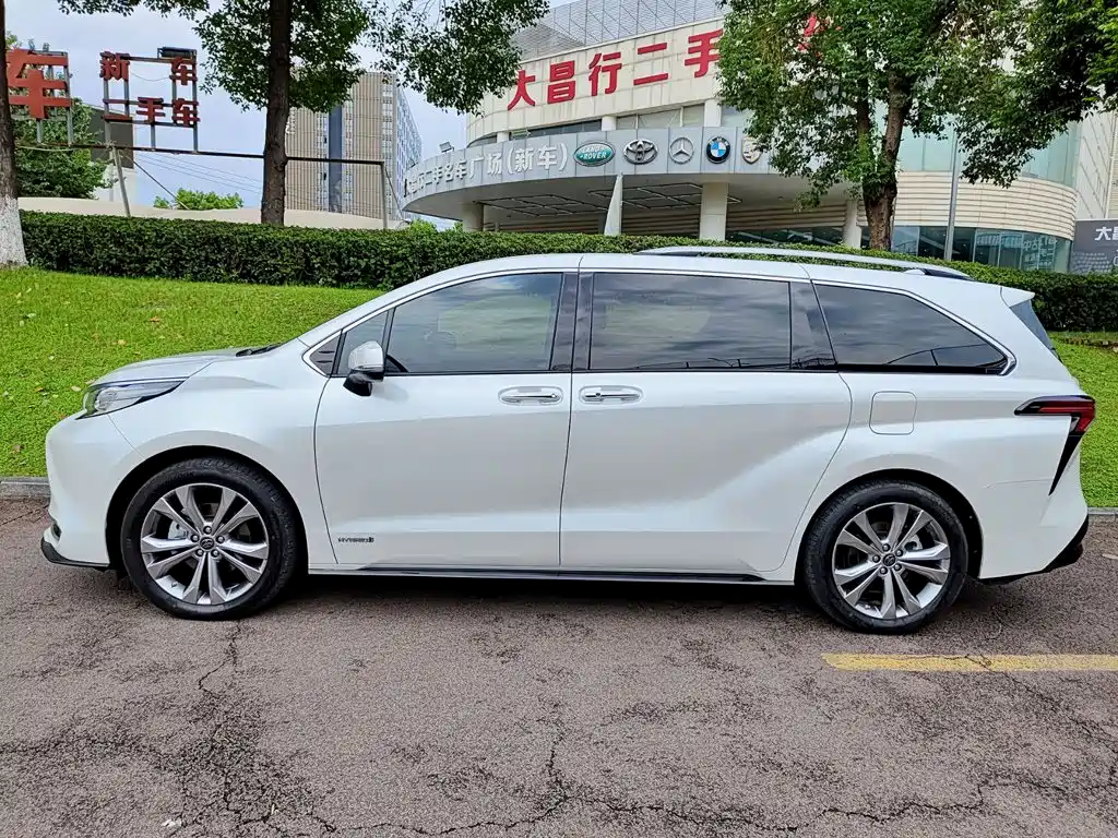 Toyota Sienna — миниатюра 3