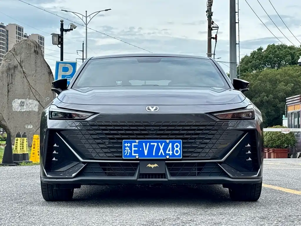 2022 Changan UNI-V - zdjęcie 1 z 21