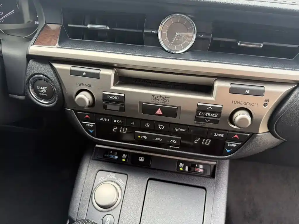 Lexus ES — миниатюра 5