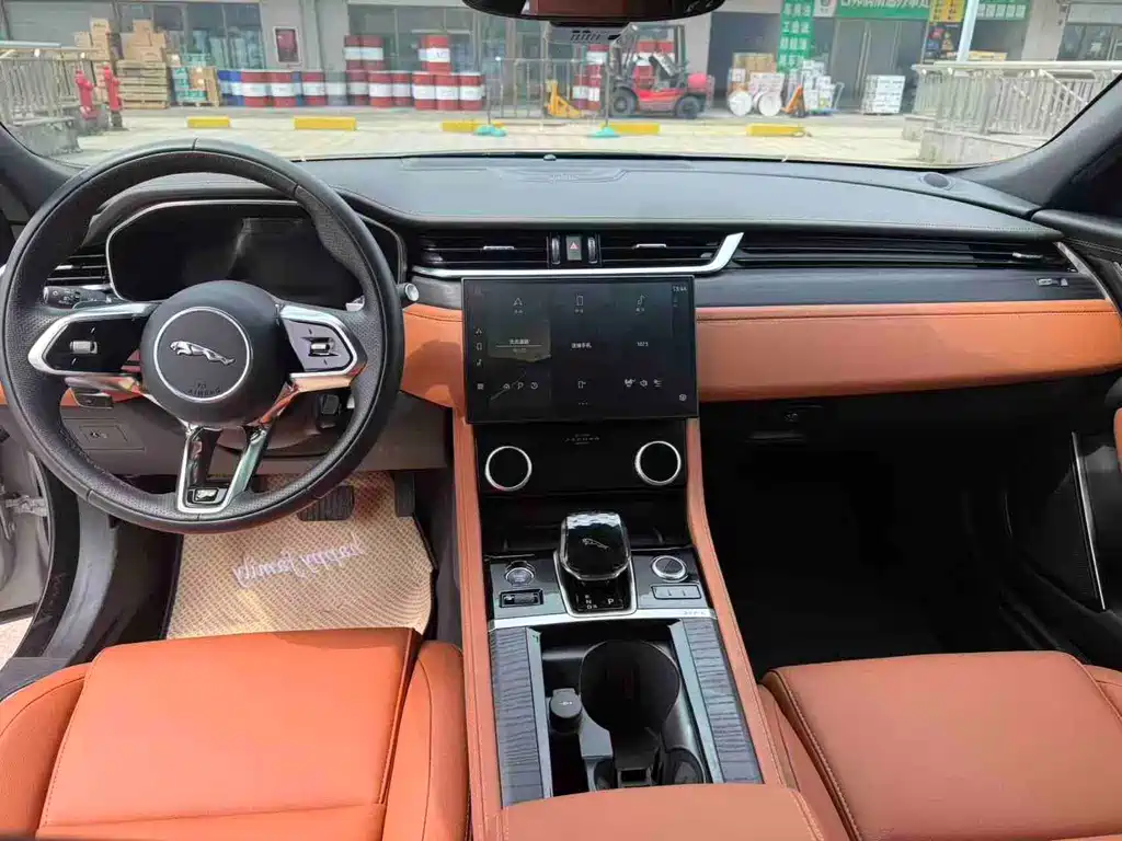 Jaguar XFL — миниатюра 7