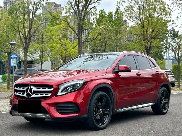 MERCEDES-BENZ GLA 2020