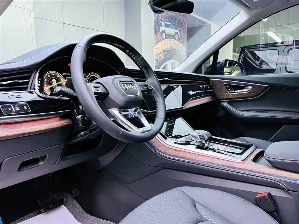 Audi Q7 2024 45 TFSI quattro S line Sport