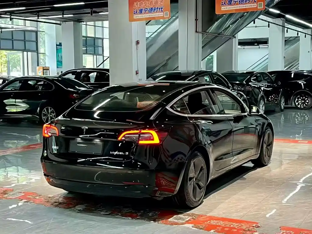 Tesla Model 3 — миниатюра 9